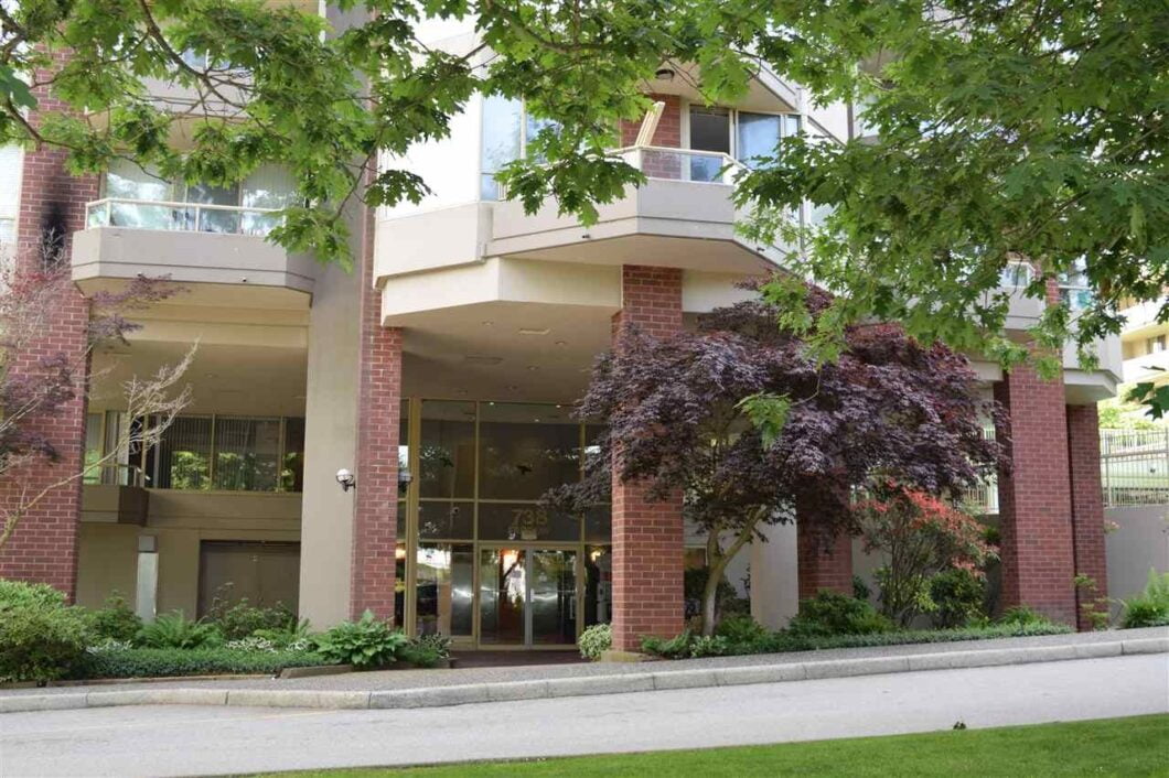 Sold-by-Navid-1203-738-FARROW-ST