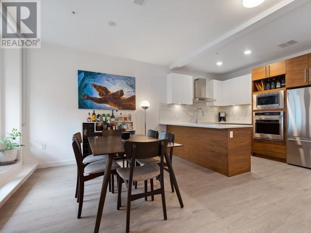 23 - 720 E 3rd Street , Navid Hakimi