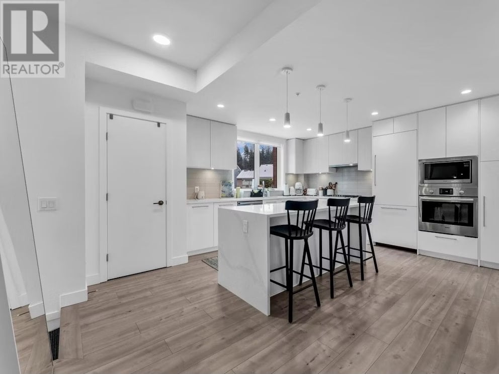 sold by navid 234-2035 Glenaire Drive