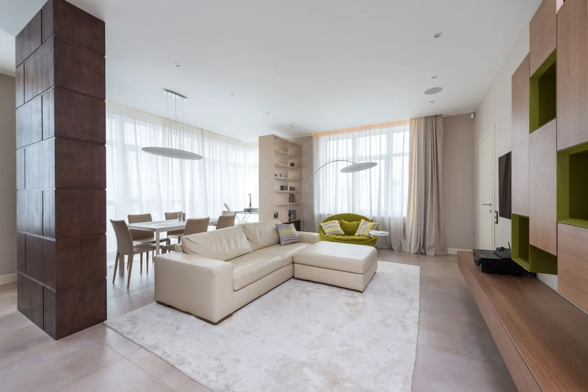 Navid Hakimi Group Downsizing in North Vancouver and West Vancouver: From House to Condo or Townhome 1 Bright open-plan condominium living room