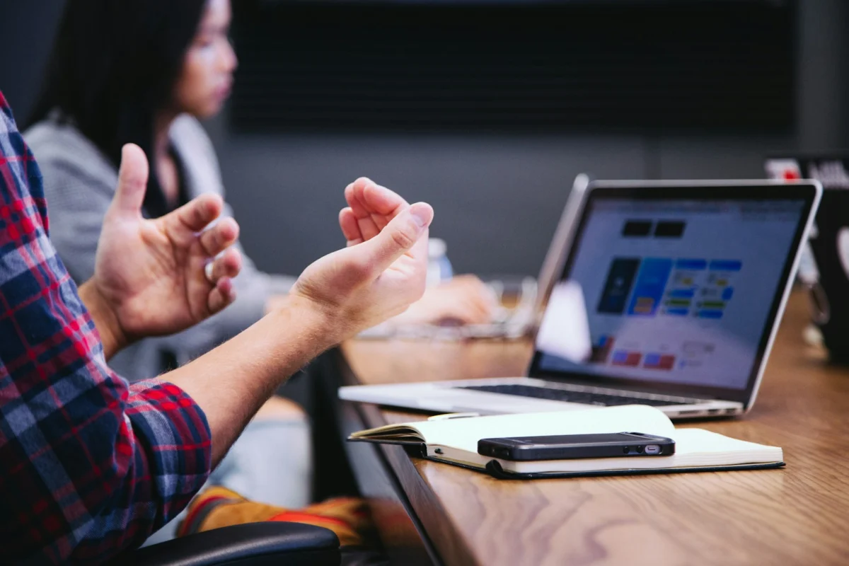 Financial advisers discussing mortgage qualification options