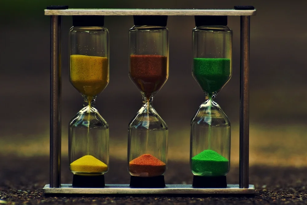 Navid Hakimi Group How to Sell Your House Fast in Vancouver | 5 Options Compared 3 Three hourglasses with coloured sand measuring time